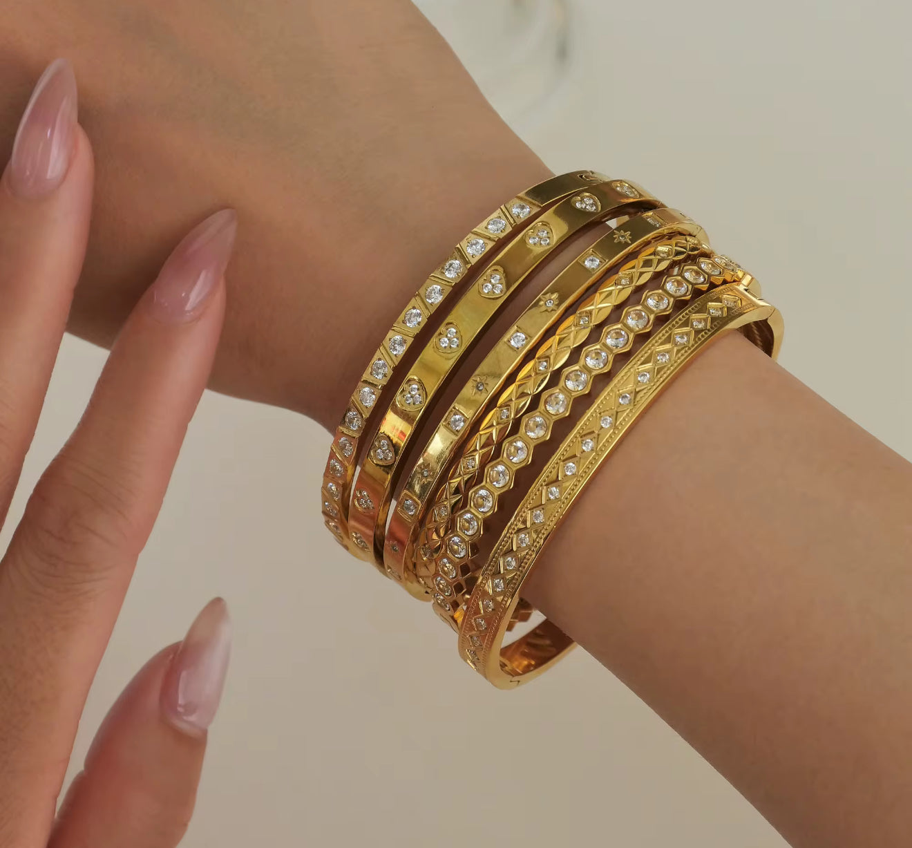 18k gold plated heart shape stainless steel bangle