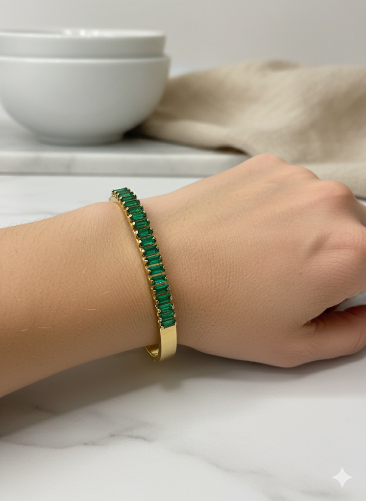 Elegant style bangle with green stone waterproof non tarnish