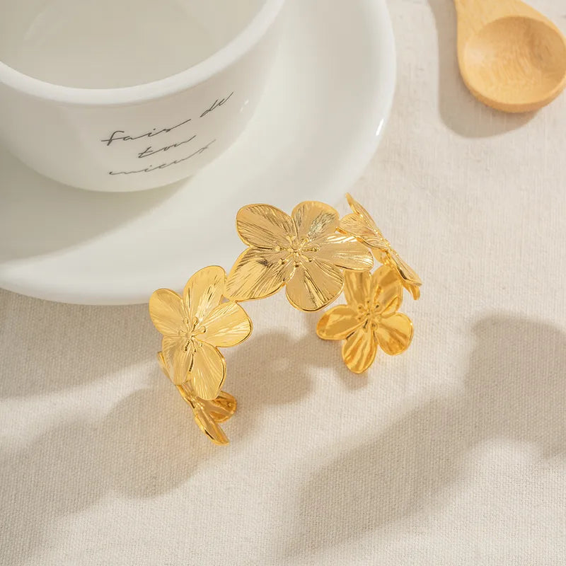 PVD Coated Real Gold Plated 18K Gold Flower 304 Stainless Steel French Style IG Style Waterproof Non Tarnish 304 Stainless Steel Bangle