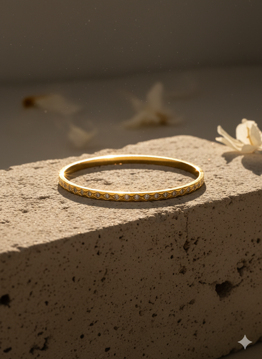 Simple style 18k gold plated bangle with white stone stylish bangle