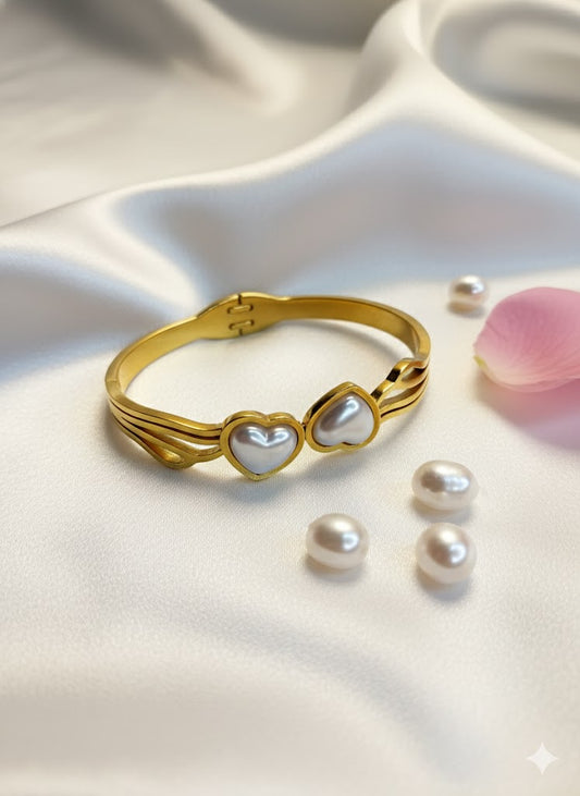 Goldenwith pearl style heart bangle