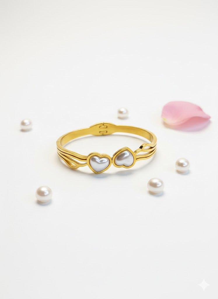 Goldenwith pearl style heart bangle
