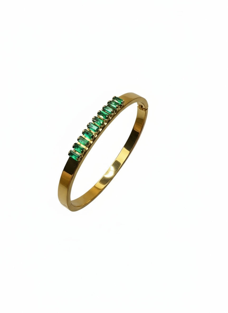 Elegant style bangle with green stone