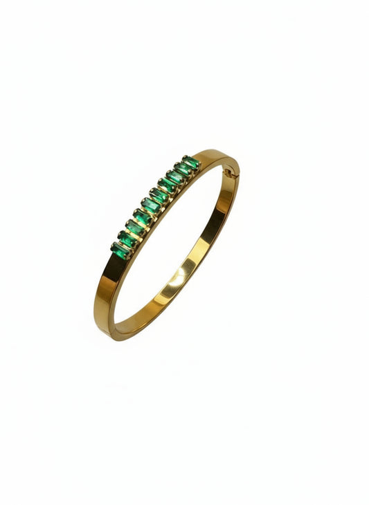 Elegant style bangle with green stone