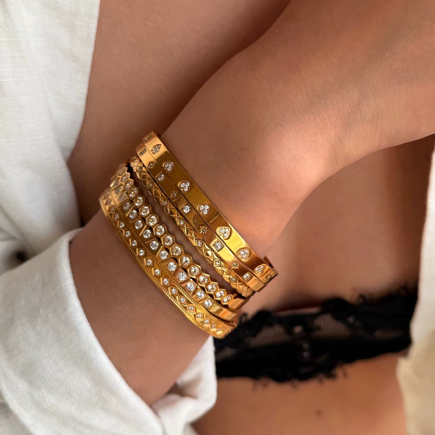 18k gold plated heart shape stainless steel bangle