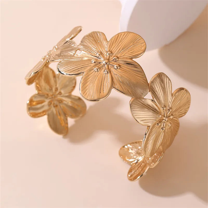 PVD Coated Real Gold Plated 18K Gold Flower 304 Stainless Steel French Style IG Style Waterproof Non Tarnish 304 Stainless Steel Bangle